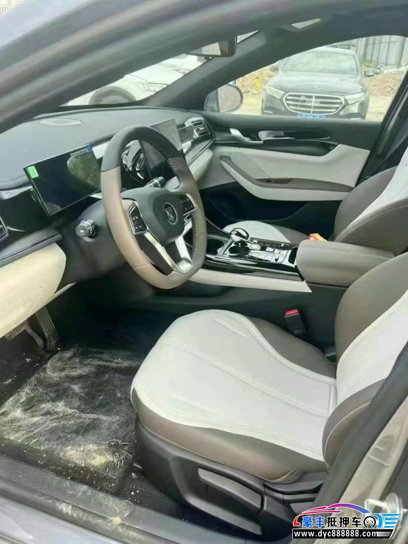 25年比亚迪秦轿车抵押车出售