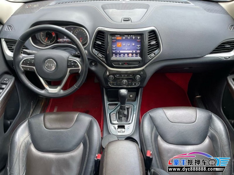 17年Jeep自由光轿车抵押车出售