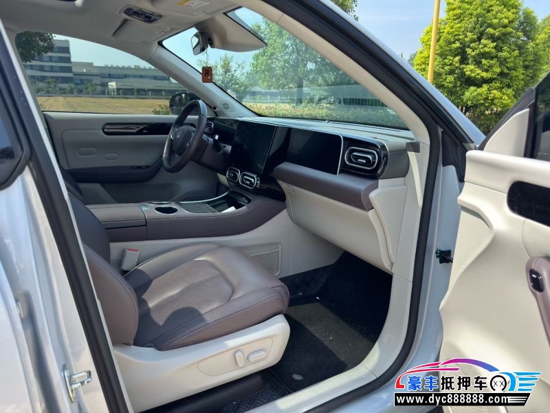 23年零跑C11轿车抵押车出售