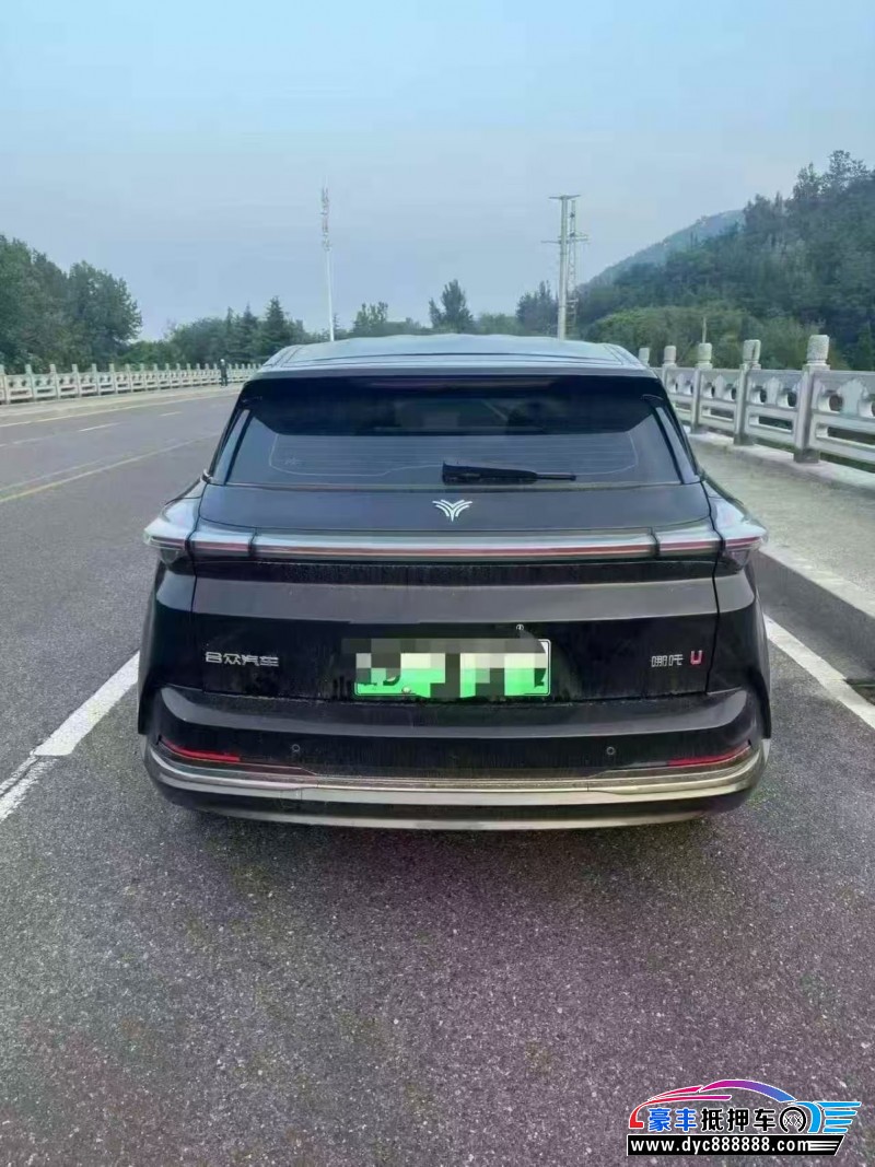 23年哪吒U轿车抵押车出售