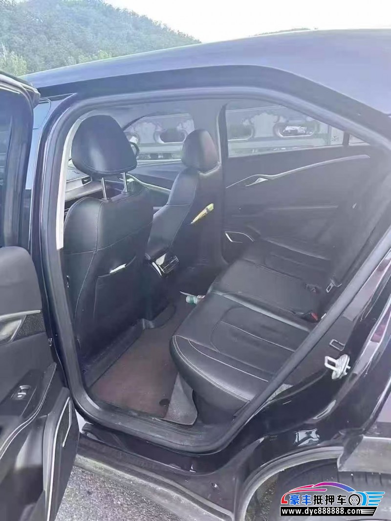 23年哪吒U轿车抵押车出售