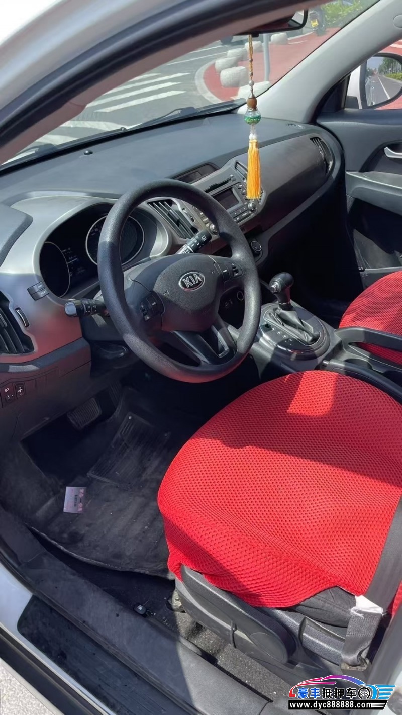 16年起亚智跑轿车抵押车出售