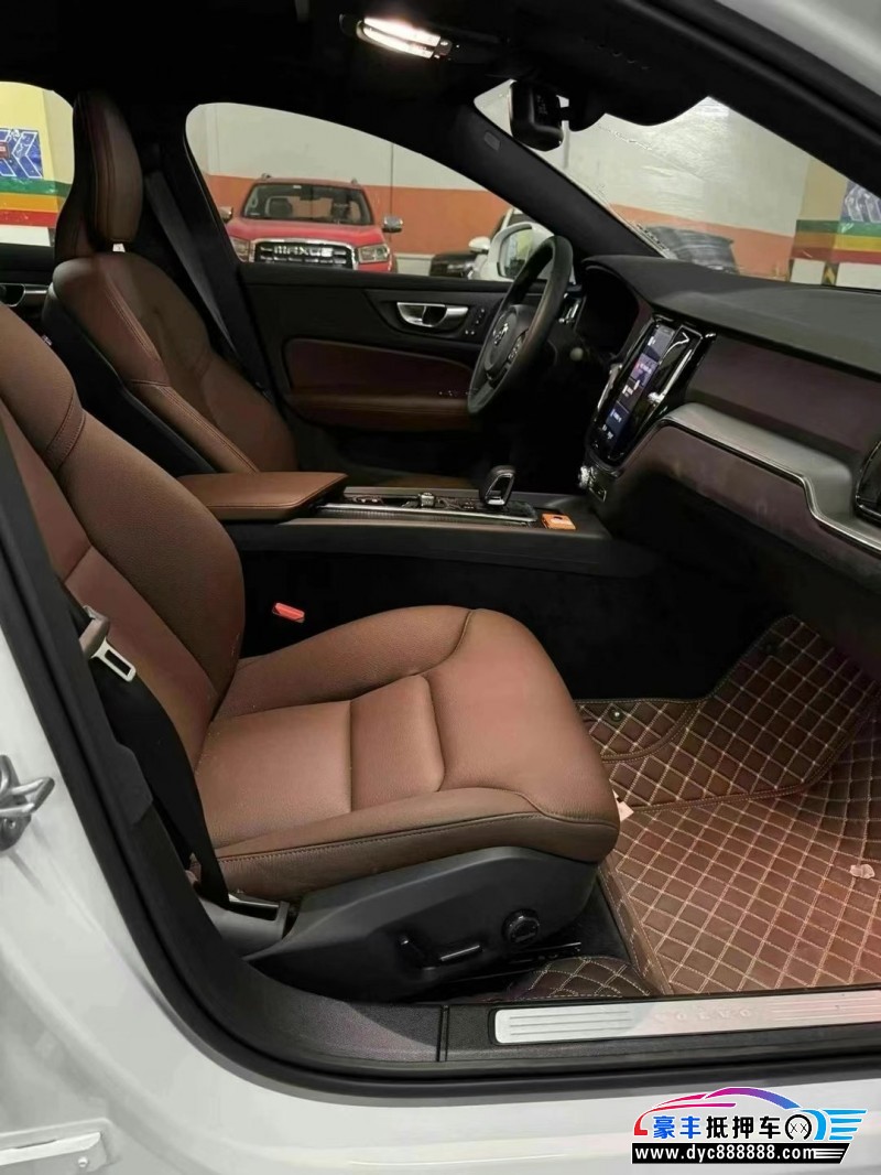 25年沃尔沃S60轿车抵押车出售