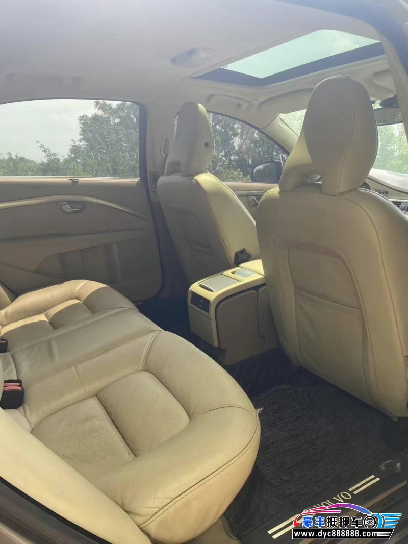 11年沃尔沃S80轿车抵押车出售