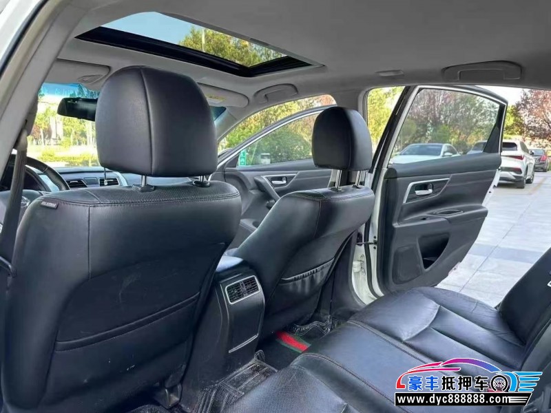 18年日产天籁轿车抵押车出售