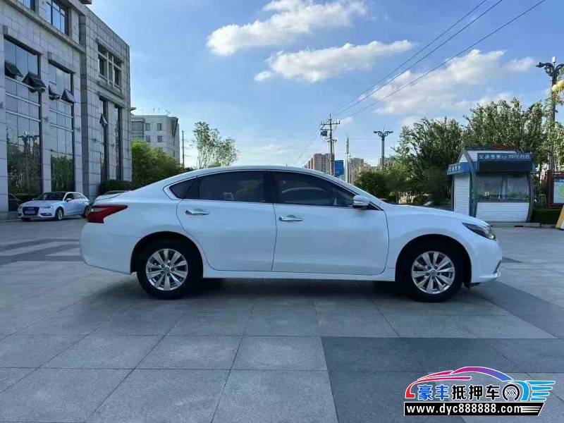 18年日产天籁轿车抵押车出售