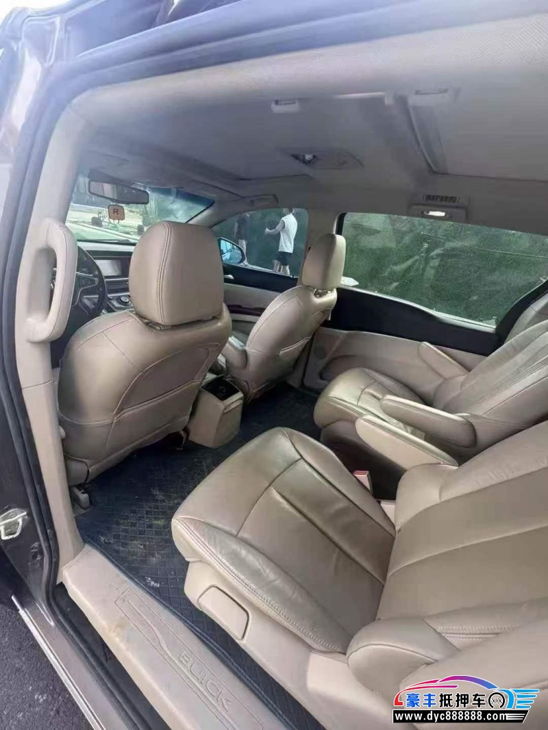 16年别克GL8轿车抵押车出售