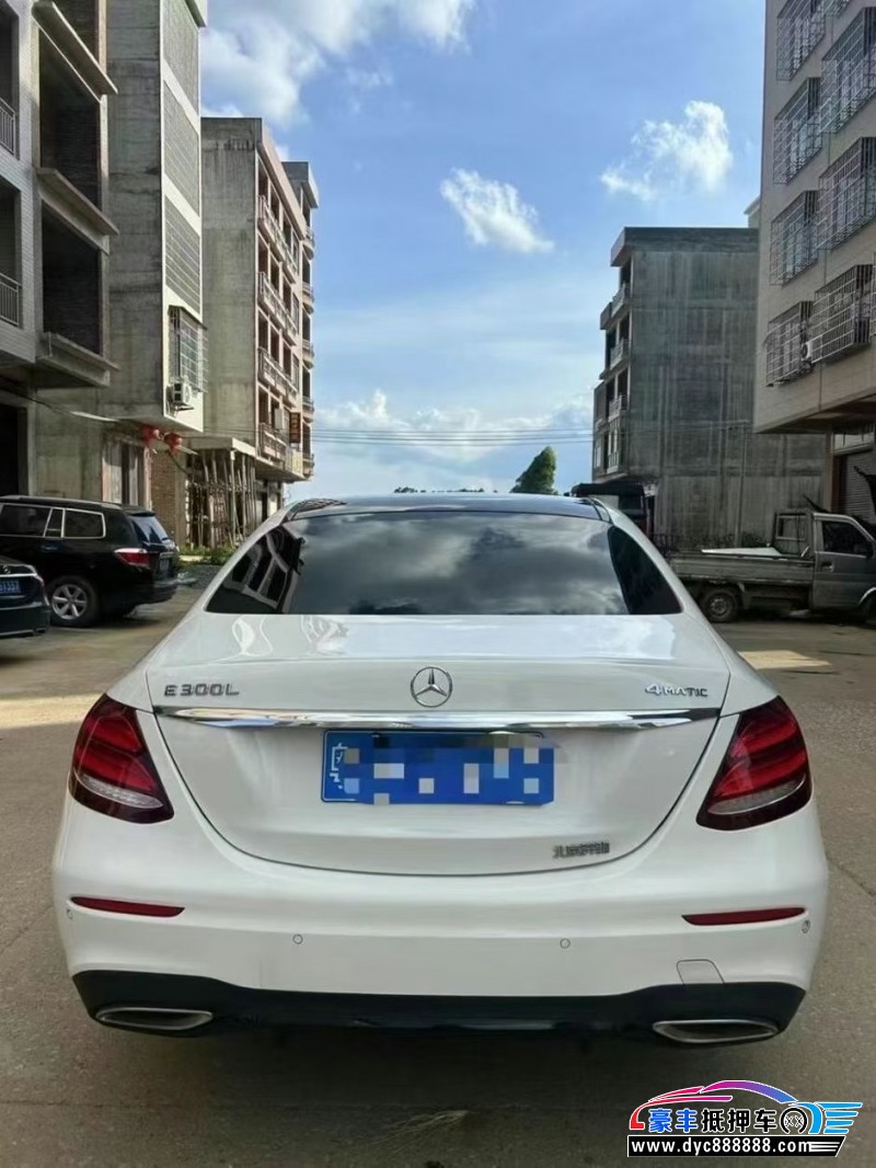 17年奔驰E轿车抵押车出售