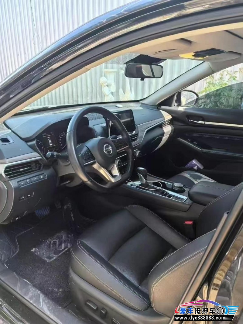 22年日产天籁轿车抵押车出售