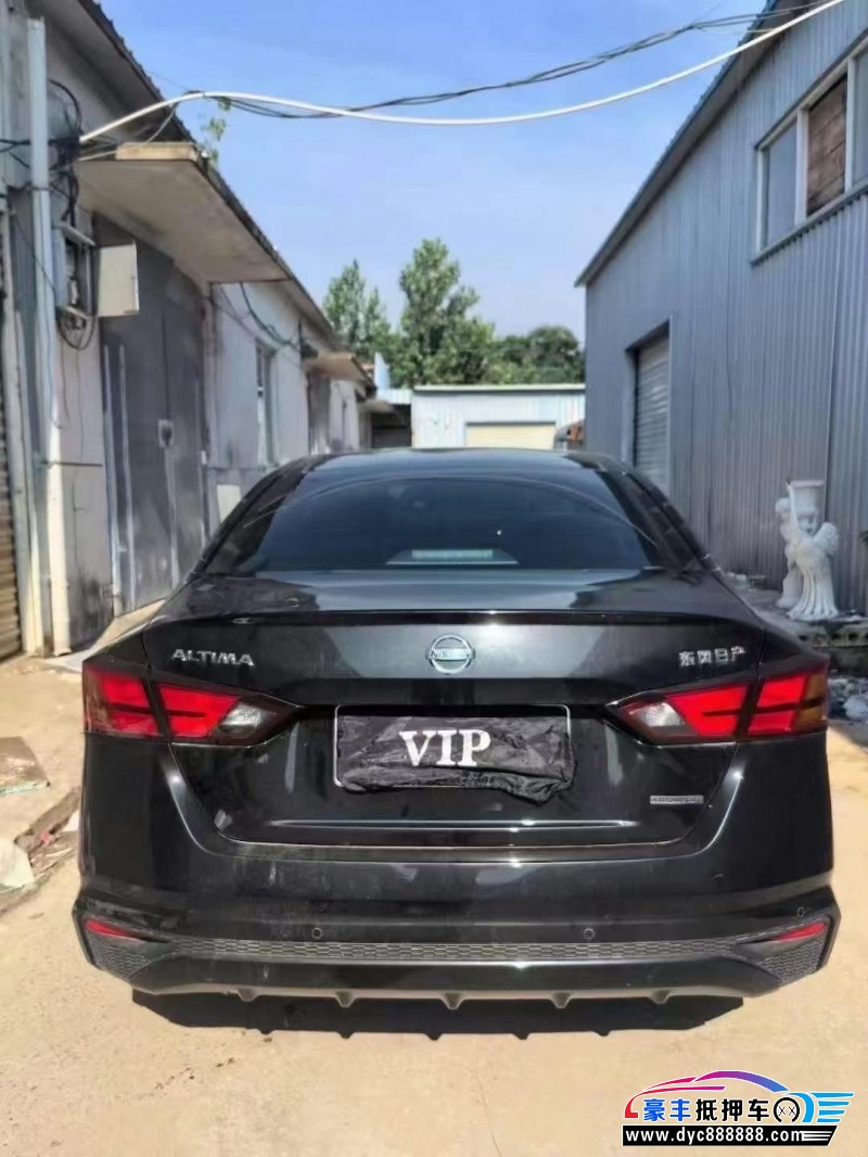 22年日产天籁轿车抵押车出售