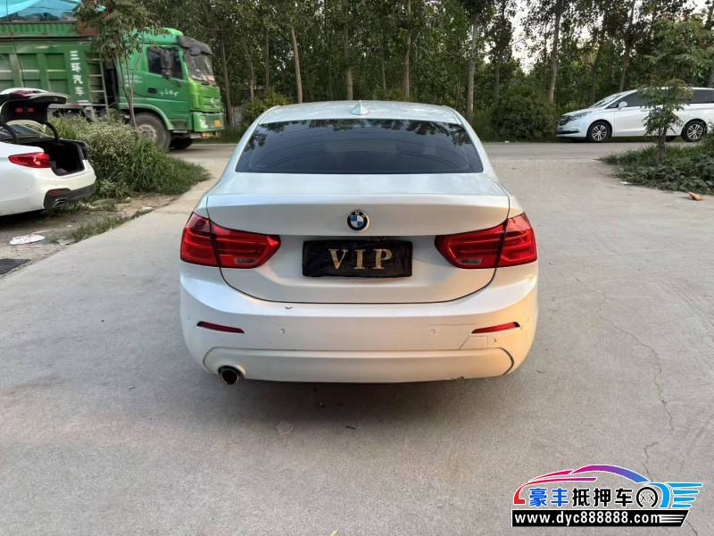 17年宝马1系轿车抵押车出售