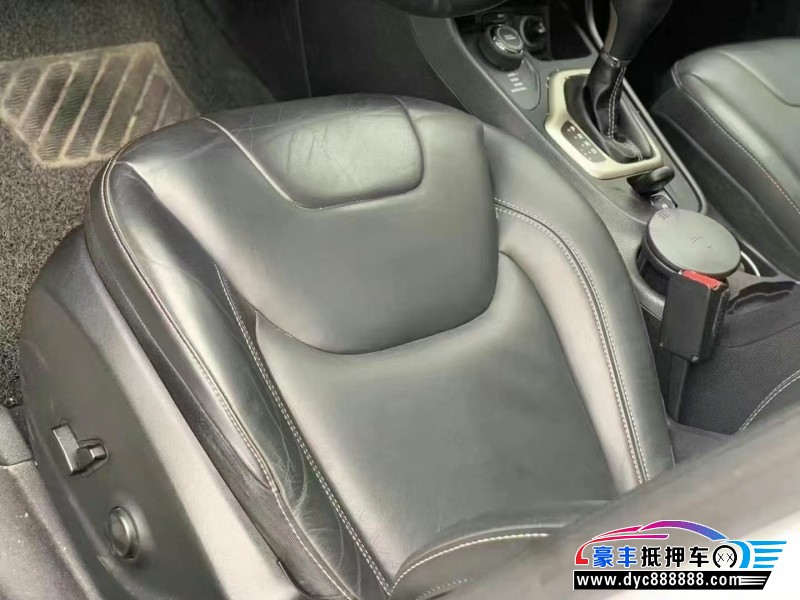 16年Jeep自由光轿车抵押车出售