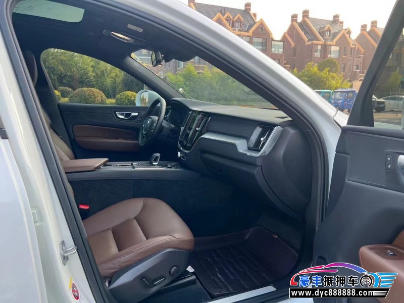 22年沃尔沃XC60轿车抵押车出售