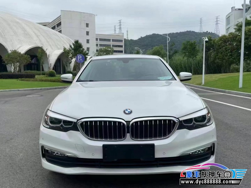 抵押车出售17年宝马5系轿车
