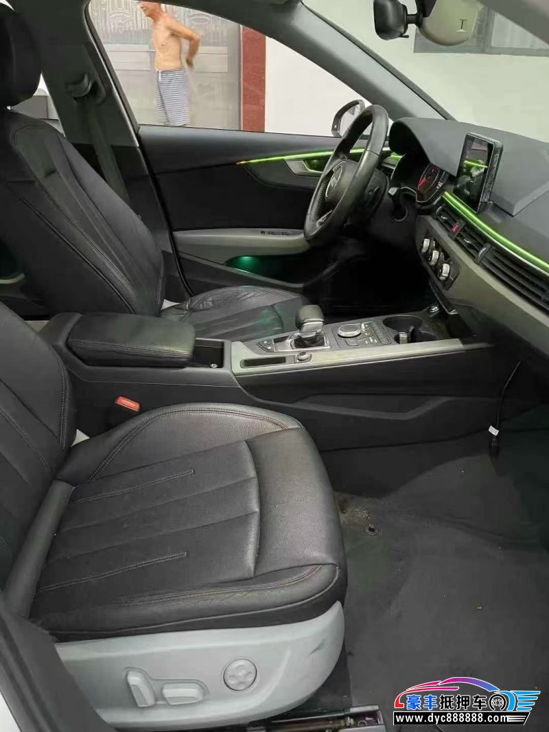 17年奥迪A4L轿车抵押车出售