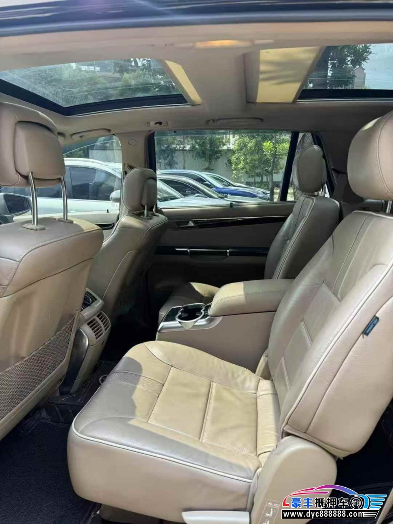 14年奔驰R轿车抵押车出售