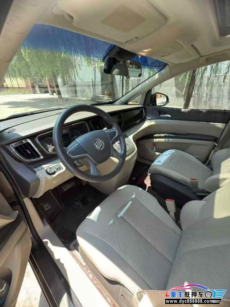 11年别克GL8轿车抵押车出售