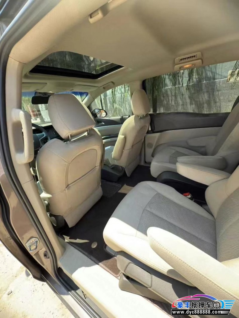 11年别克GL8轿车抵押车出售