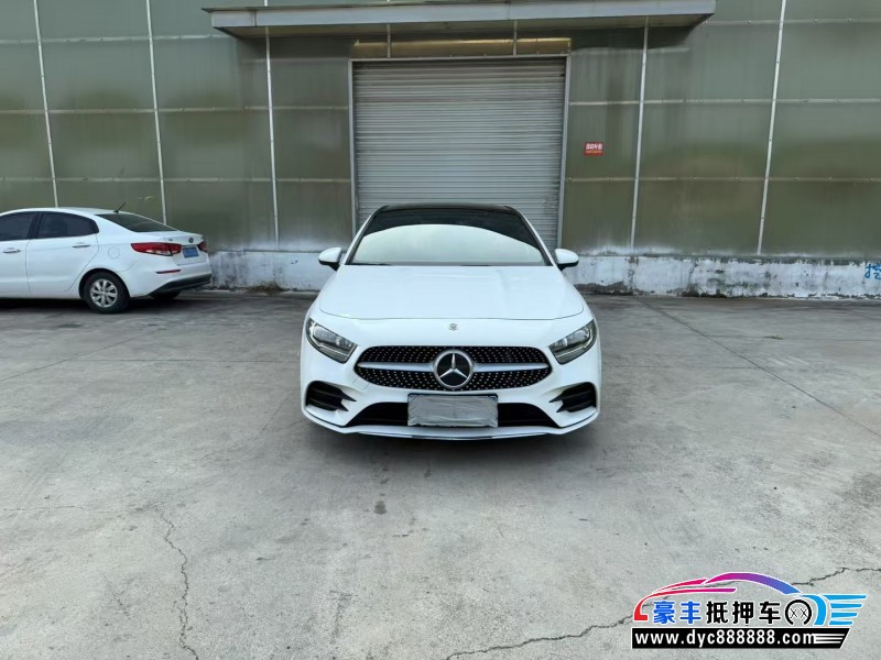 19年奔驰A轿车抵押车出售