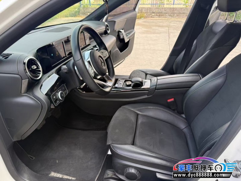 19年奔驰A轿车抵押车出售