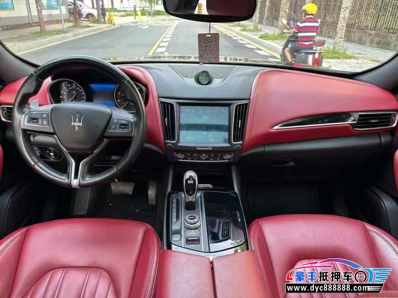 18年玛莎拉蒂莱万特轿车抵押车出售