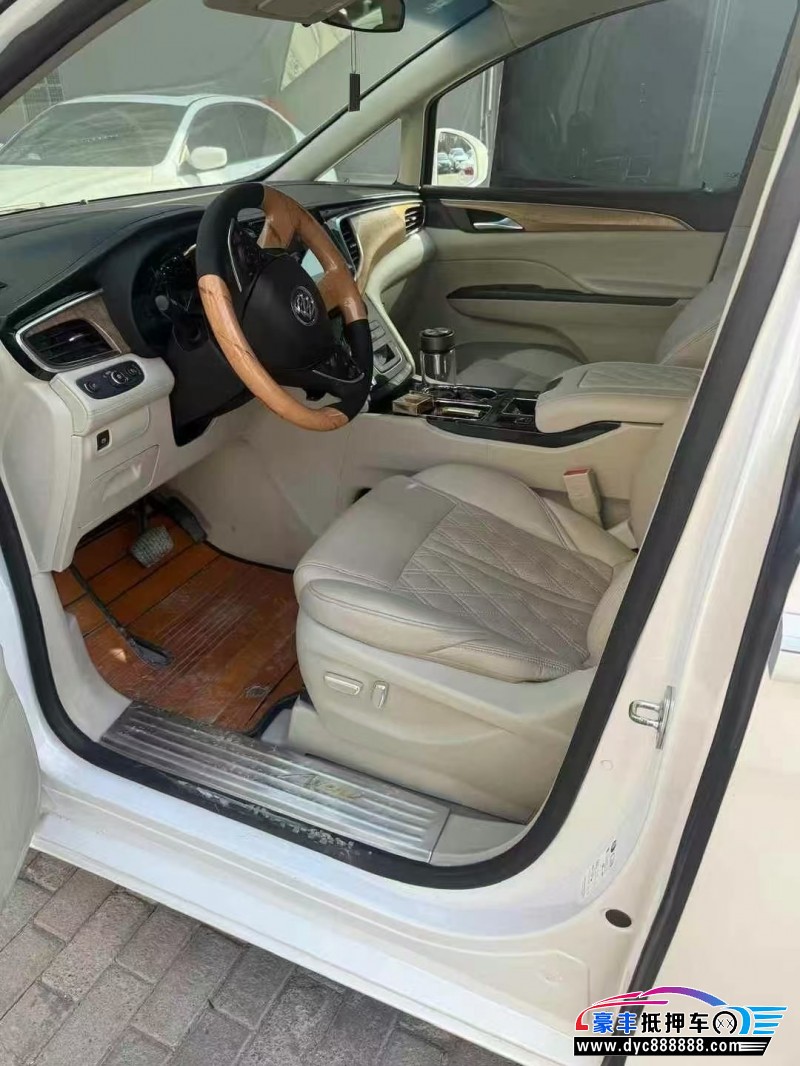 19年别克GL8轿车抵押车出售