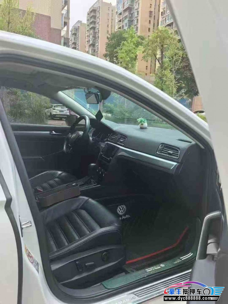 15年大众凌渡轿车抵押车出售