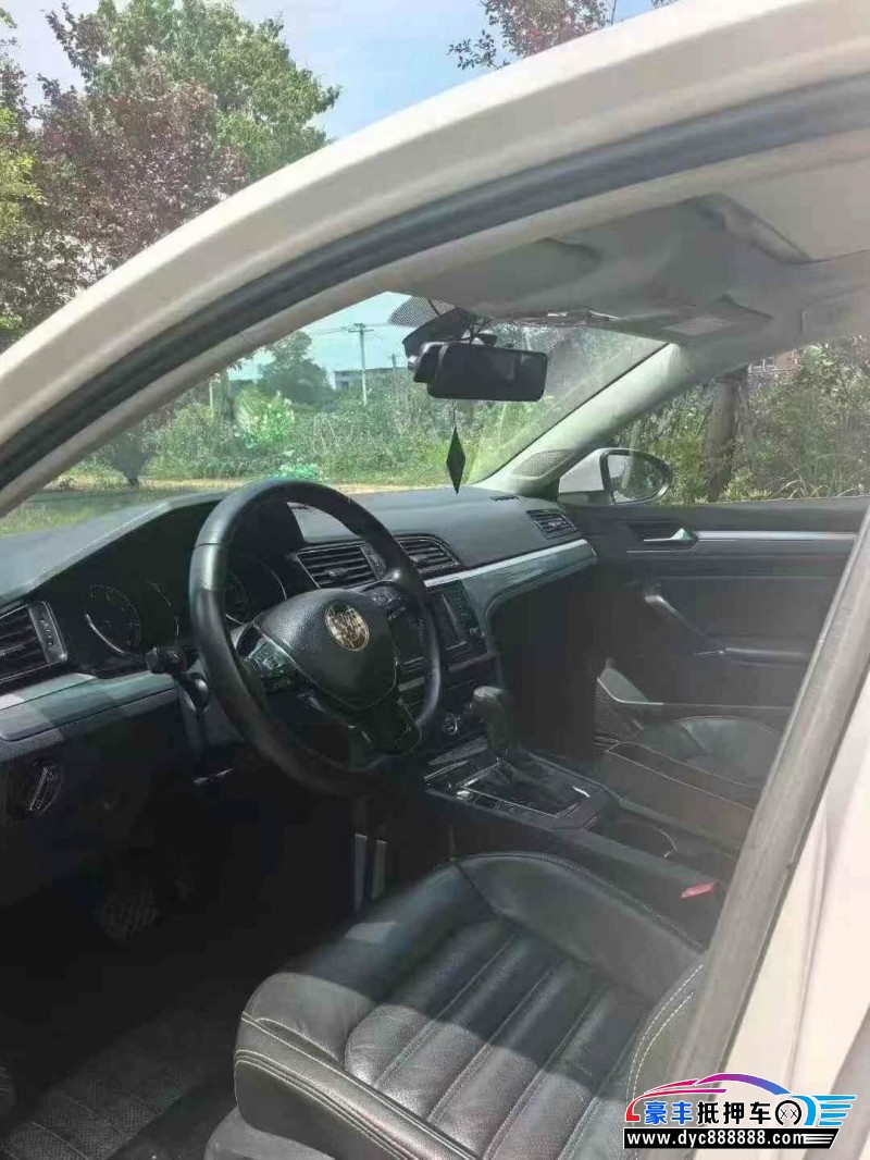 15年大众凌渡轿车抵押车出售