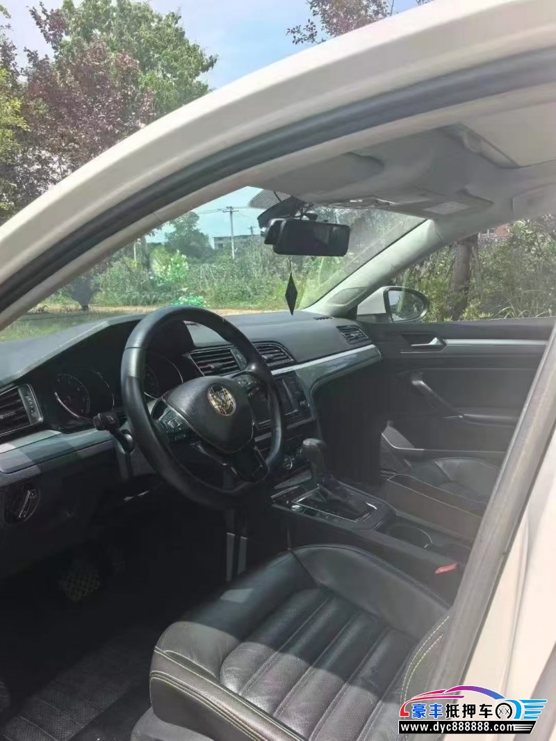 15年大众凌渡轿车抵押车出售