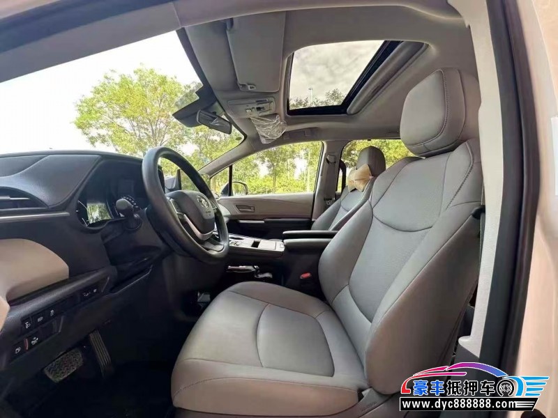 25年丰田格瑞维亚轿车抵押车出售