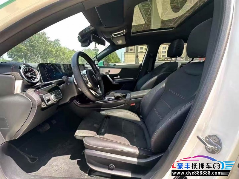 19年奔驰A轿车抵押车出售