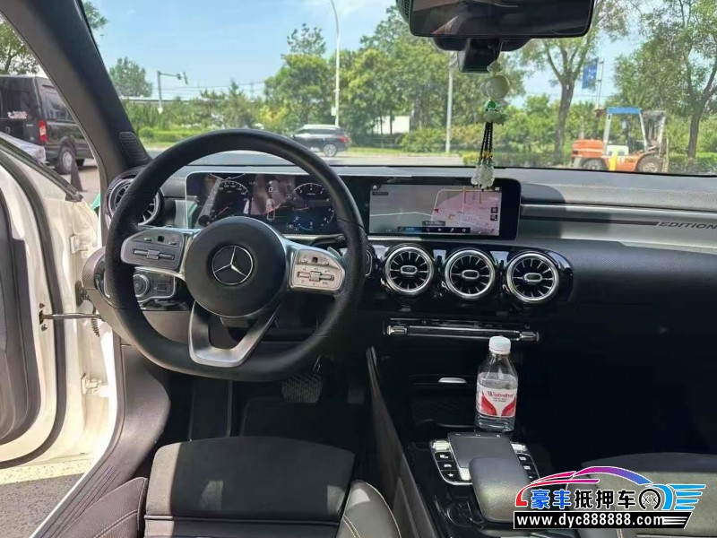 19年奔驰A轿车抵押车出售