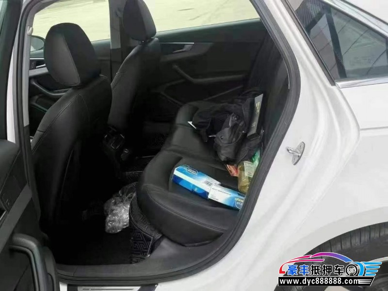 17年奥迪A4L轿车抵押车出售