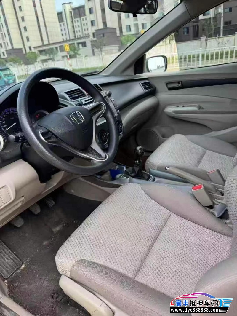 15年本田锋范轿车抵押车出售