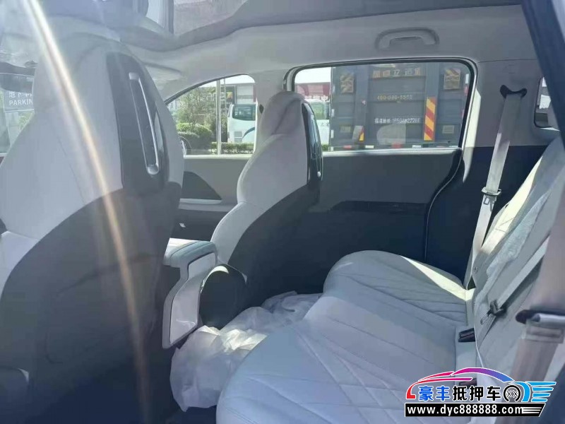 25年极狐考拉轿车抵押车出售