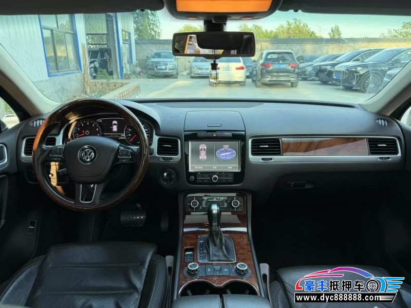 13年大众途锐轿车抵押车出售