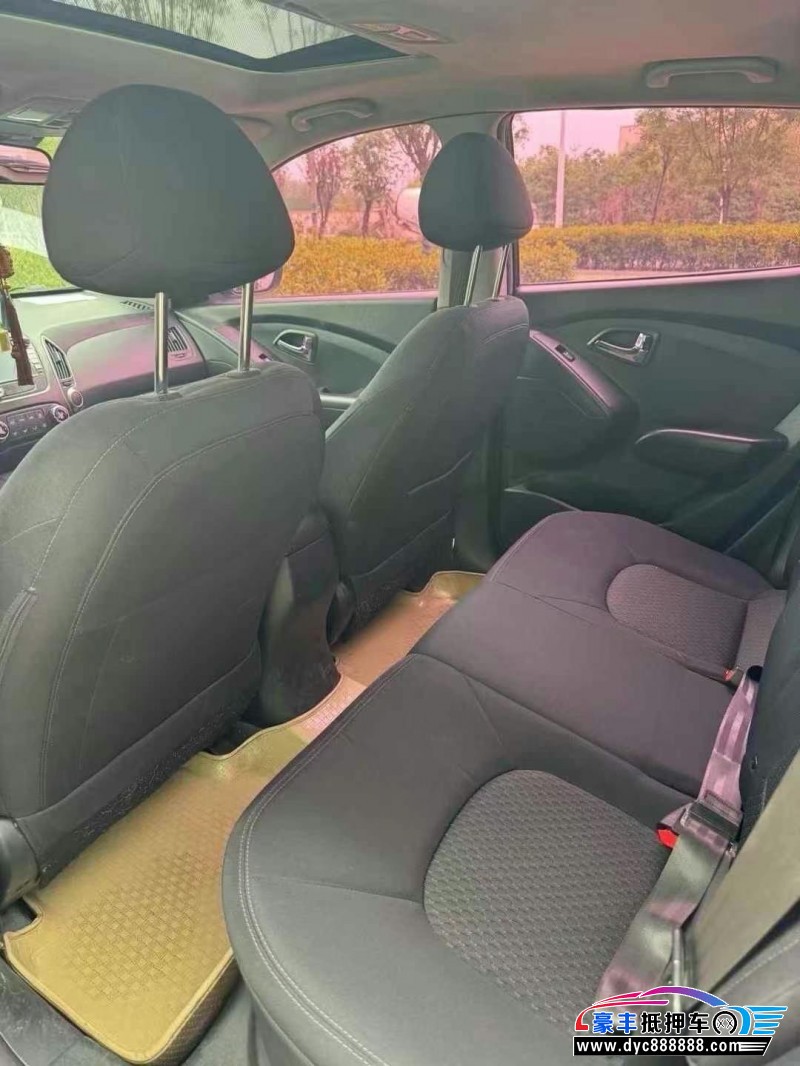 13年现代ix35轿车抵押车出售