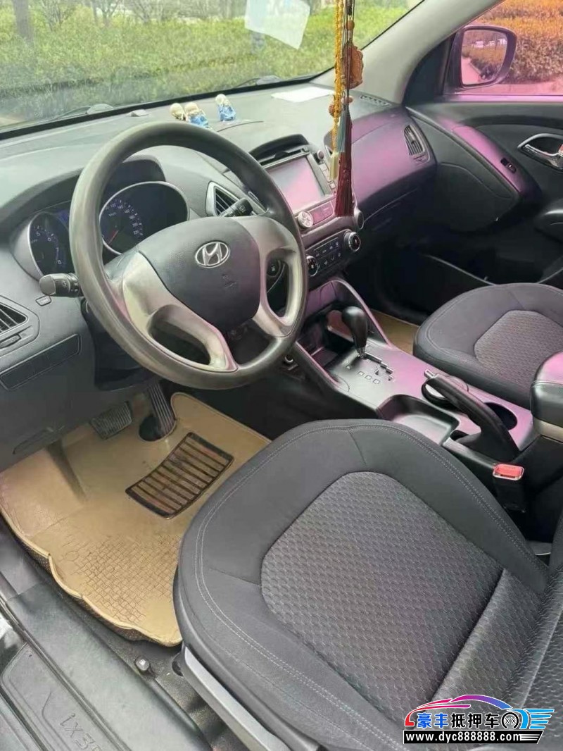 13年现代ix35轿车抵押车出售