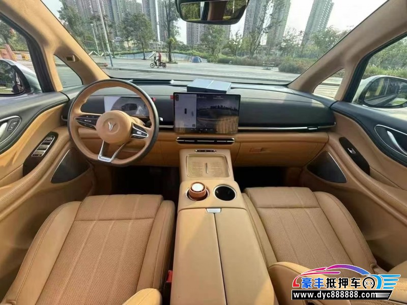 25年岚图梦想家轿车抵押车出售