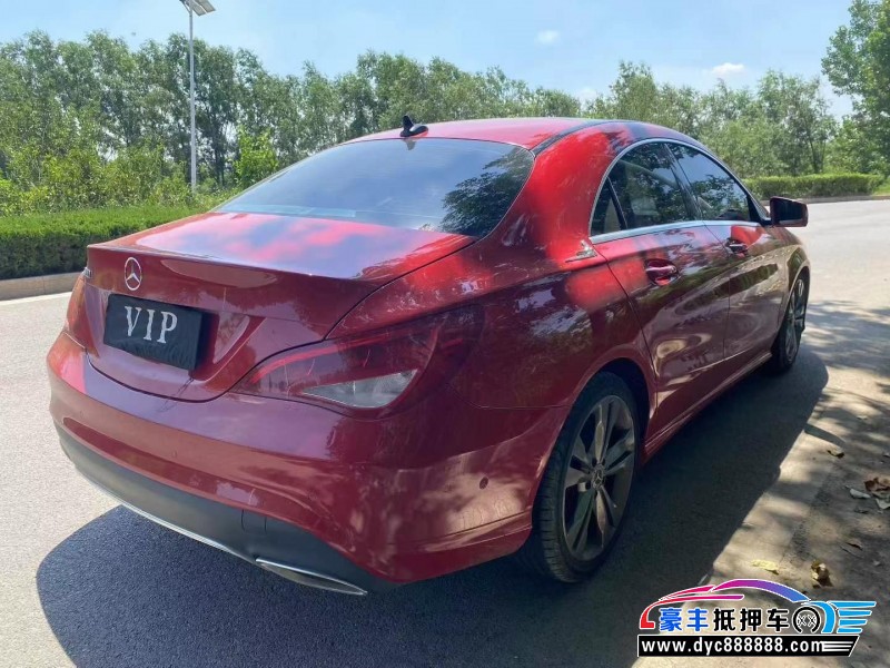 17年奔驰GLA轿车抵押车出售