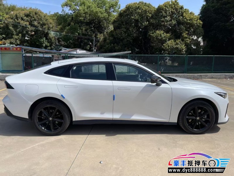 24年长安长安UNI轿车抵押车出售