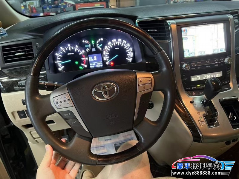 14年丰田埃尔法轿车抵押车出售