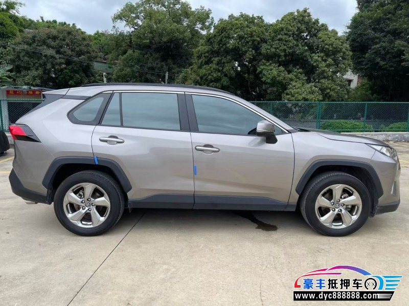 22年丰田RAV4轿车抵押车出售