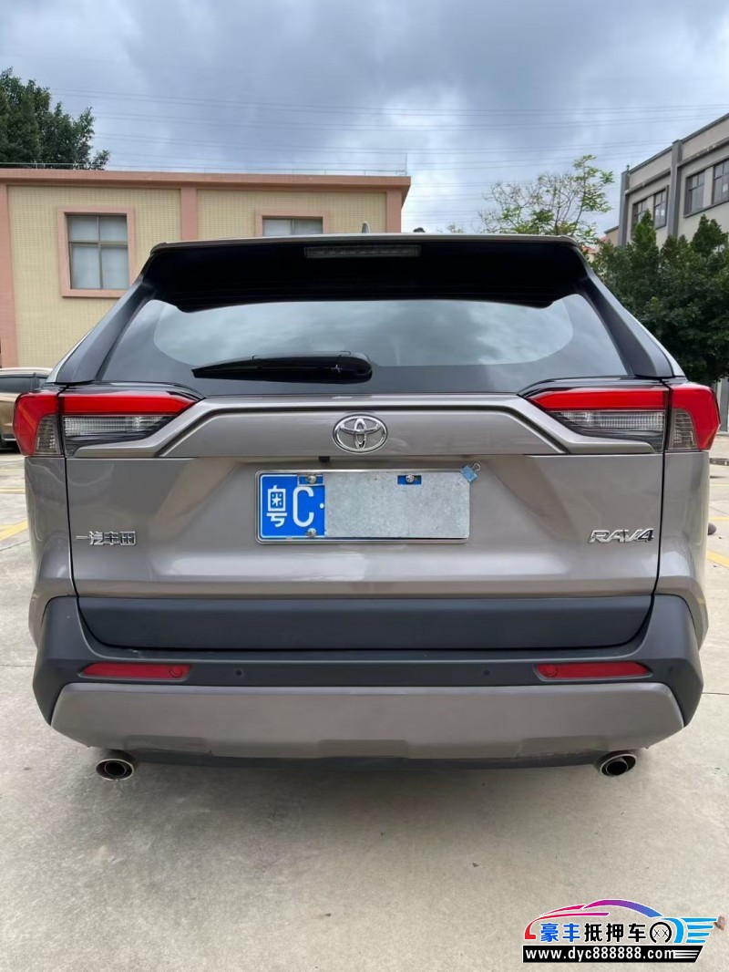 22年丰田RAV4轿车抵押车出售