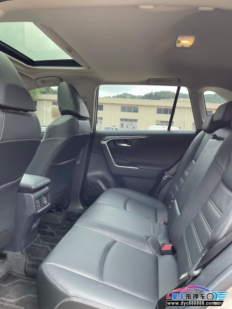 22年丰田RAV4轿车抵押车出售