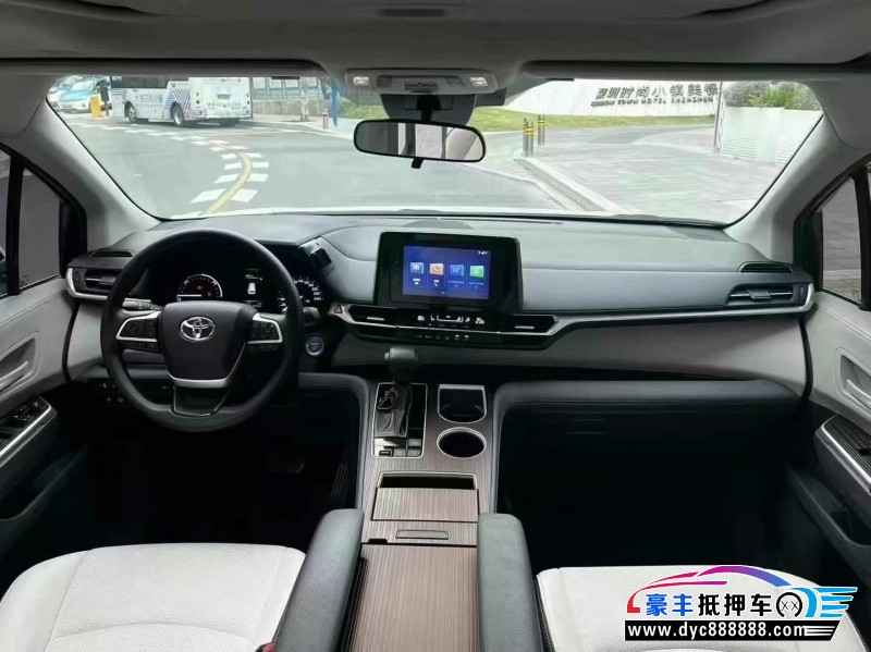 24年丰田塞纳轿车抵押车出售