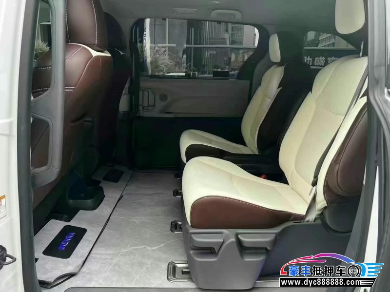 24年丰田塞纳轿车抵押车出售