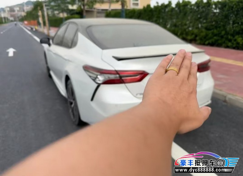 20年丰田凯美瑞轿车抵押车出售