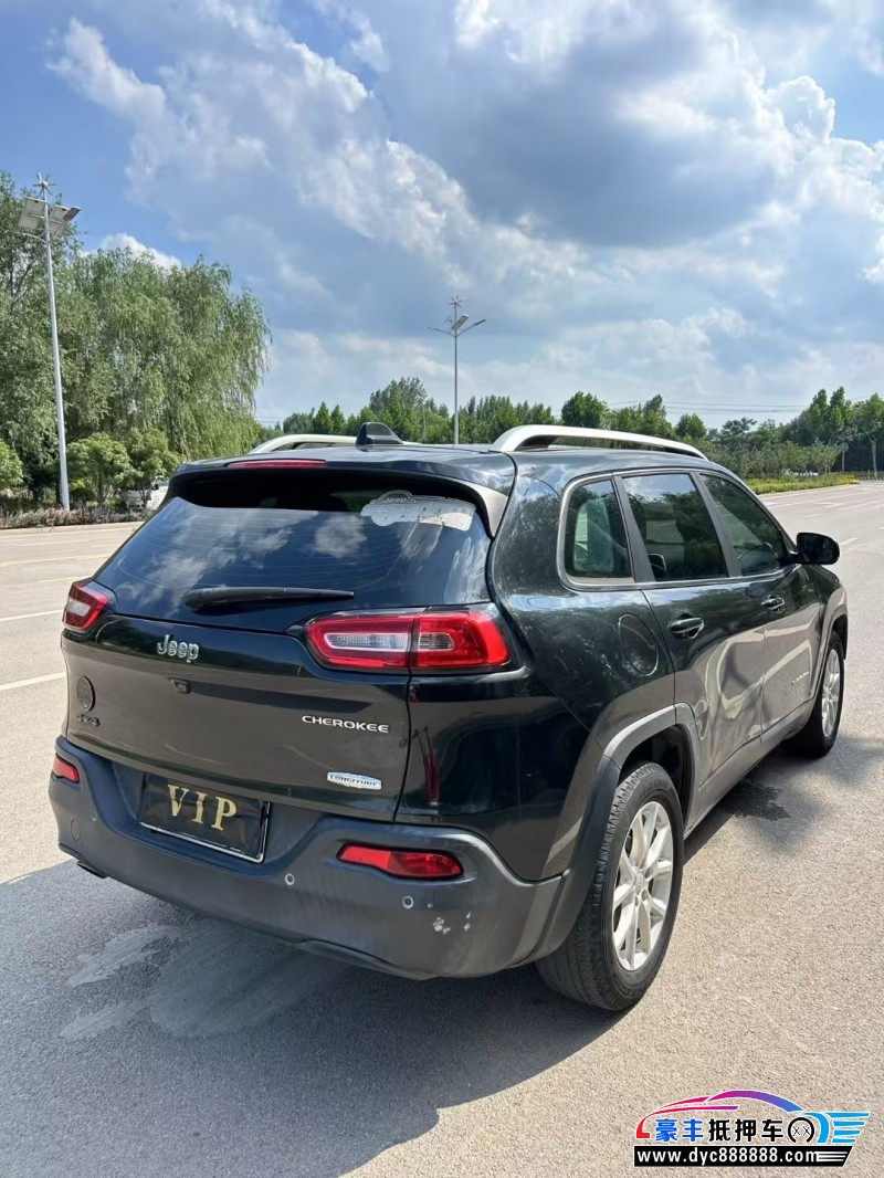 16年Jeep自由光轿车抵押车出售