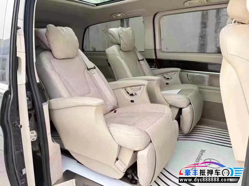 16年奔驰V轿车抵押车出售